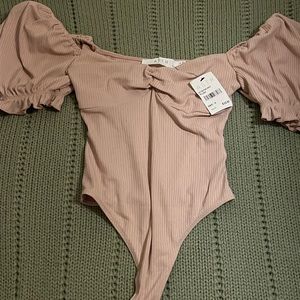 ASTR blush bubble-sleeve bodysuit